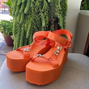 Platform sandals